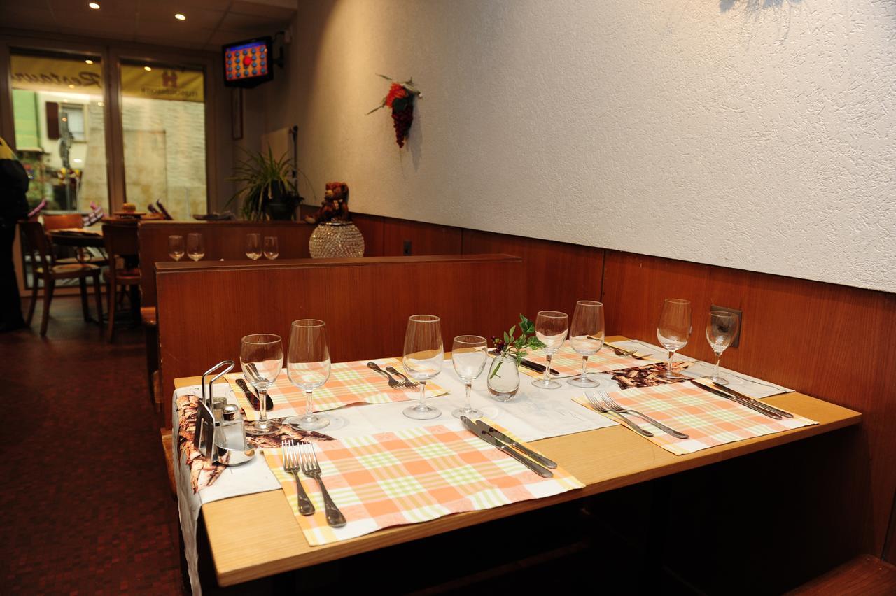 Hotel Restaurant Au Chasseur Orbe Exterior photo